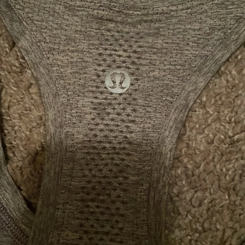 Gray lulu tank - Picture 4 of 5